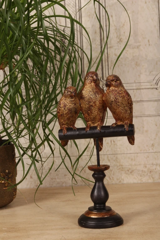 Escultura de loro sobre base - dorado - 33 cm