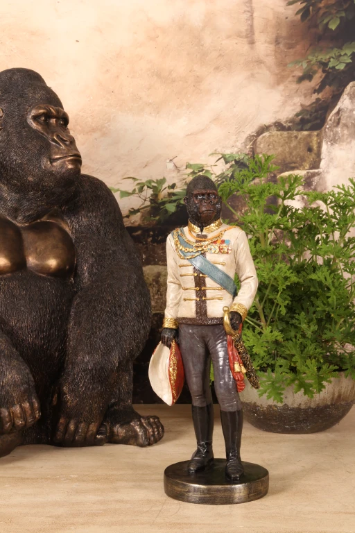 Escultura de orangután con pie - marfil - 40,5 cm