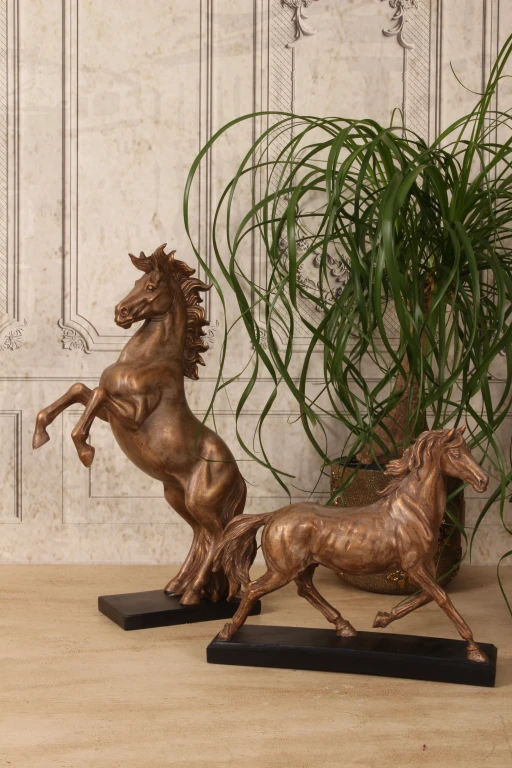 Escultura de caballo color bronce - 43,5 cm