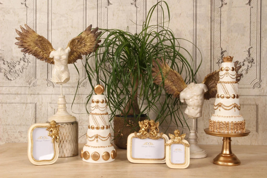 Tarta decorativa - blanco/crema con oro - 33,5 cm - resina artística