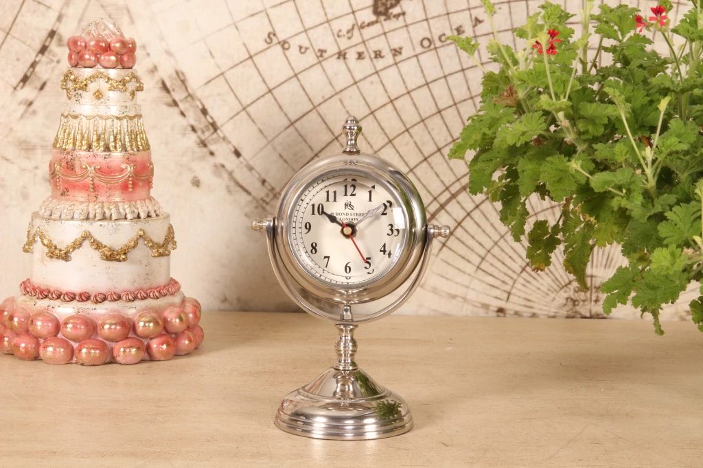 Reloj de mesa con base - plateado - aluminio - 22 cm - 1 unidad