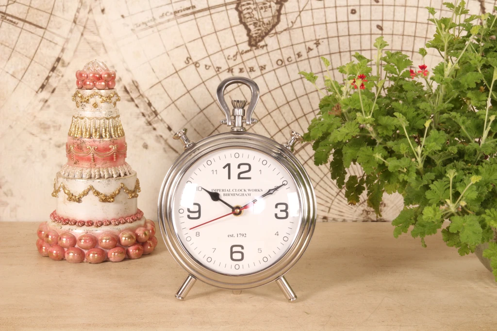 Reloj de mesa - plateado - aluminio - 28 cm - 1 unidad