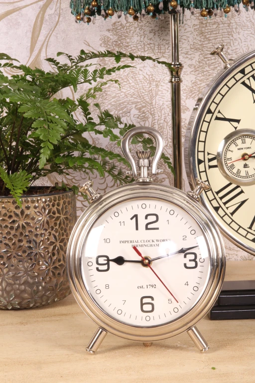 Reloj de mesa - plateado - aluminio - 28 cm - 1 unidad