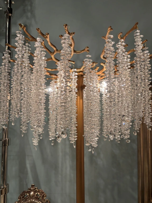 Lámpara de mesa Waterfall - dorada - hierro y cristal - 85 cm